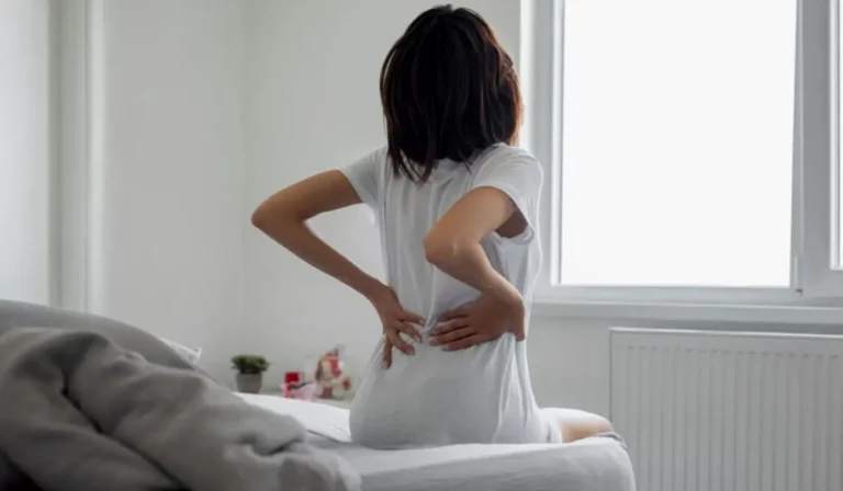 Unveiling The Mysteries Of Female Back Pain – Causes & Solutions